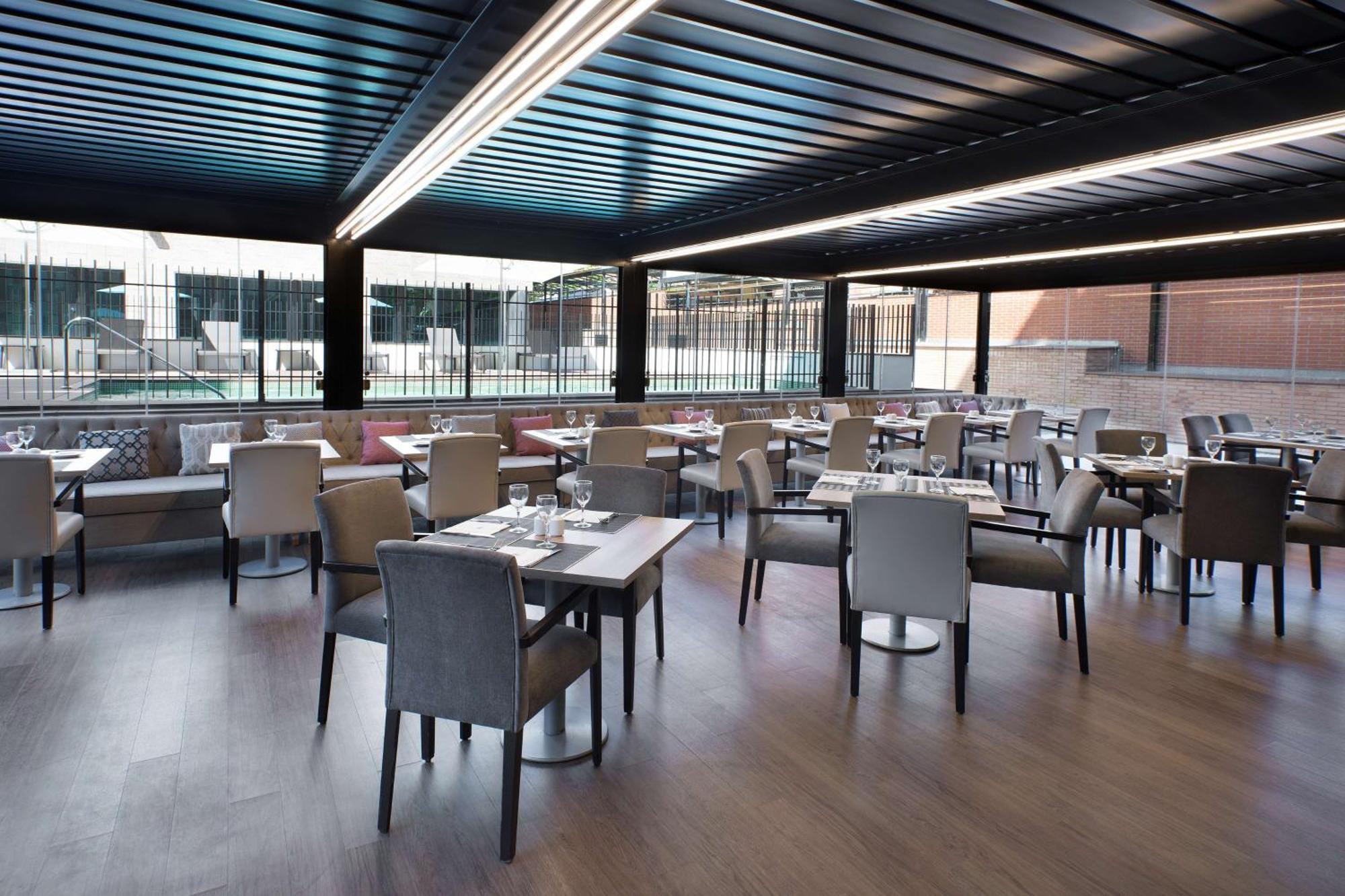 Nh Barajas Airport Hotel Madrid Luaran gambar